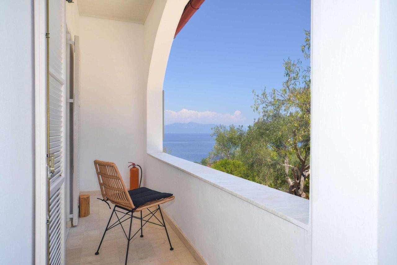 New! Paxoswhite Sea View Apartments & Studios! Gaios Exterior photo