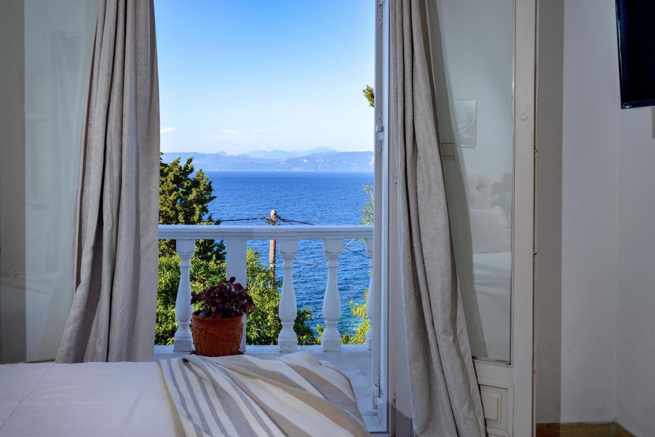 New! Paxoswhite Sea View Apartments & Studios! Gaios Exterior photo
